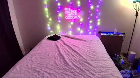 Snapshot of justwannalookgood4ya chatting on January 24, 6:35 am Eetantungfuk Mias online show from January 24, 6:35 am