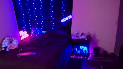 Snapshot of justwannalookgood4ya chatting on February 4, 4:08 pm Eetantungfuk Mias online show from February 4, 4:08 pm