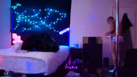 Snapshot of justwannalookgood4ya chatting on February 7, 1:01 pm Eetantungfuk Mias online show from February 7, 1:01 pm