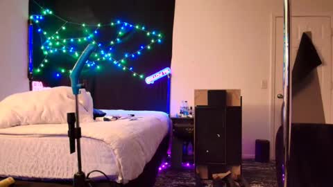 Snapshot of justwannalookgood4ya chatting on February 8, 1:11 am Eetantungfuk Mias online show from February 8, 1:11 am