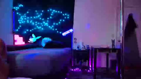 Snapshot of justwannalookgood4ya chatting on February 8, 4:25 pm Eetantungfuk Mias online show from February 8, 4:25 pm