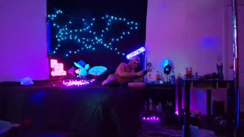 Snapshot of justwannalookgood4ya chatting on February 11, 12:48 pm Eetantungfuk Mias online show from February 11, 12:48 pm