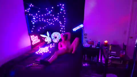 Snapshot of justwannalookgood4ya chatting on February 12, 2:32 pm Eetantungfuk Mias online show from February 12, 2:32 pm