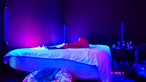 Snapshot of justwannalookgood4ya chatting on February 16, 1:05 pm Eetantungfuk Mias online show from February 16, 1:05 pm