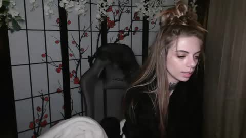 K8X4U LOVE ME online show from February 11, 5:37 am