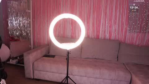 Amely online show from November 26, 4:35 am