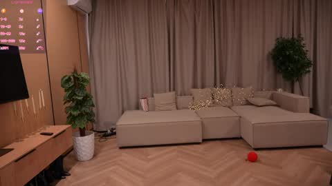 Amely online show from April 13, 2:39 am