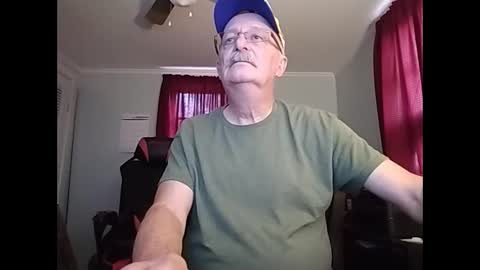 kabriggs136 online show from December 5, 9:28 pm