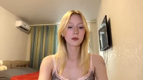 Snapshot of kacicasal chatting on July 5, 2:13 pm Mia 1st day here online show from July 5, 2:13 pm