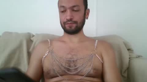 Snapshot of kahramantik chatting on March 4, 1:17 pm Turkish boy33 online show from March 4, 1:17 pm