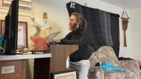 Kaiku77 online show from February 25, 8:40 pm