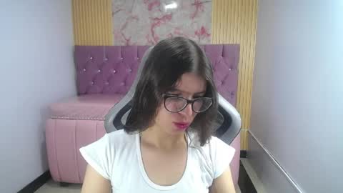 Kailee online show from April 15, 1:18 pm