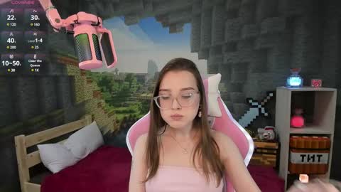 Snapshot of kaisajenner chatting on March 8, 8:14 pm Kaisa online show from March 8, 8:14 pm