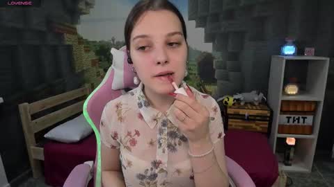 Snapshot of kaisajenner chatting on October 21, 6:14 am Kaisa online show from October 21, 6:14 am