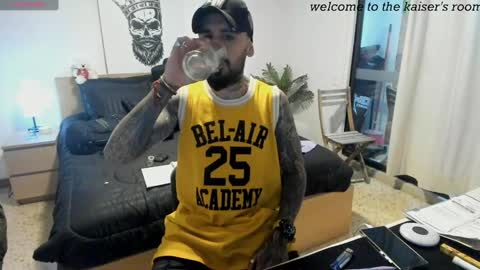 Snapshot of kaiser679 chatting on February 21, 3:01 am kaiser679 online show from February 21, 3:01 am