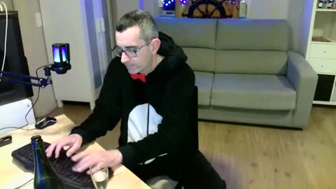 Snapshot of kalem48 chatting on January 3, 11:33 pm MusicMen49 online show from January 3, 11:33 pm