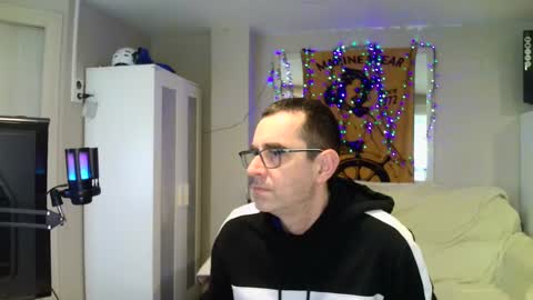 Snapshot of kalem48 chatting on February 23, 2:35 pm MusicMen49 online show from February 23, 2:35 pm