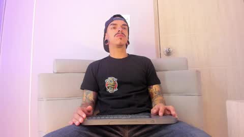 Snapshot of kaletattoos chatting on October 7, 11:07 am Kale online show from October 7, 11:07 am