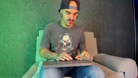 Snapshot of kaletattoos chatting on October 16, 11:00 am Kale online show from October 16, 11:00 am