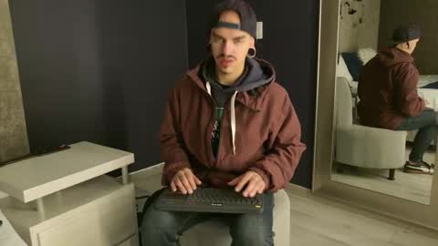 Snapshot of kaletattoos chatting on October 24, 11:17 am Kale online show from October 24, 11:17 am