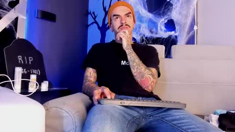 Snapshot of kaletattoos chatting on October 28, 11:03 am Kale online show from October 28, 11:03 am