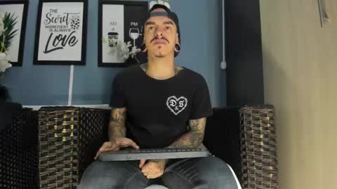 Snapshot of kaletattoos chatting on October 30, 11:11 am Kale online show from October 30, 11:11 am