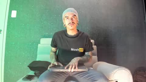 Snapshot of kaletattoos chatting on November 4, 11:20 am Kale online show from November 4, 11:20 am