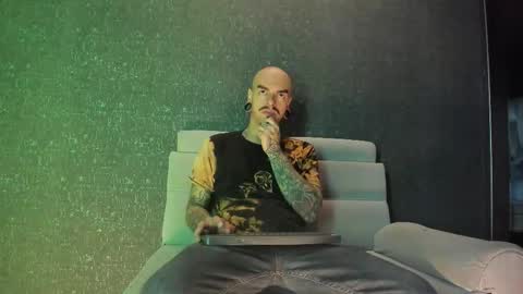 Snapshot of kaletattoos chatting on November 10, 10:58 am Kale online show from November 10, 10:58 am