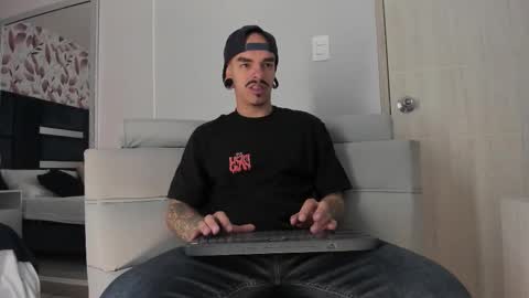 Snapshot of kaletattoos chatting on November 12, 11:21 am Kale online show from November 12, 11:21 am