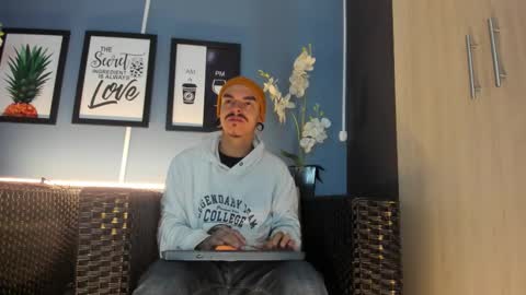 Snapshot of kaletattoos chatting on November 25, 11:10 am Kale online show from November 25, 11:10 am