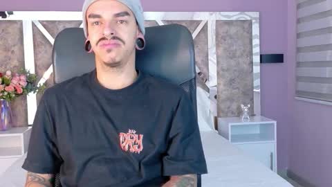 Snapshot of kaletattoos chatting on December 4, 10:57 am Kale online show from December 4, 10:57 am