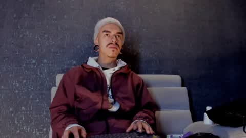 Snapshot of kaletattoos chatting on December 5, 11:08 am Kale online show from December 5, 11:08 am