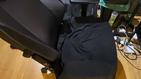 Snapshot of kalvadoz chatting on December 22, 12:28 am Benji online show from December 22, 12:28 am