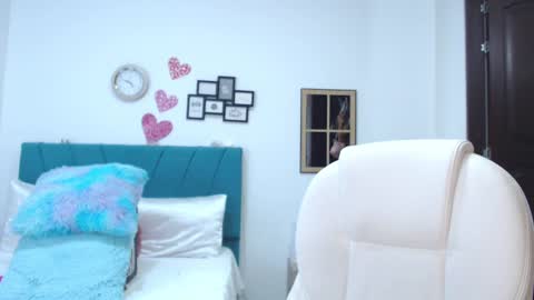 Kamilalopez online show from February 23, 10:20 pm