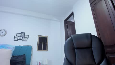 Kamilalopez online show from October 4, 9:35 pm