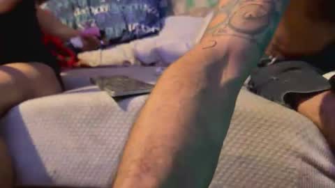 Snapshot of kamikazeozzy_juicylucee chatting on February 12, 7:47 am kamikazeozzy_juicylucee online show from February 12, 7:47 am