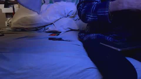 Snapshot of kamikazeozzy_juicylucee chatting on February 26, 8:35 am kamikazeozzy_juicylucee online show from February 26, 8:35 am