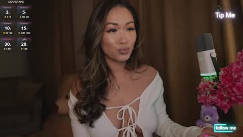 kamilee__xo online show from June 18, 6:56 pm