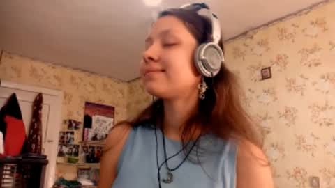 Snapshot of kamisalling chatting on September 16, 7:20 am Mari Simmons online show from September 16, 7:20 am