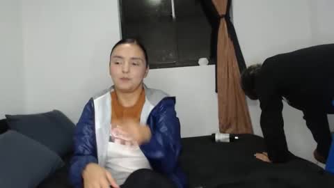 Snapshot of kammy_cami chatting on April 28, 11:32 pm kammy y camila online show from April 28, 11:32 pm