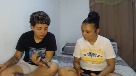 Snapshot of kammy_cami chatting on May 14, 12:06 am kammy y camila online show from May 14, 12:06 am