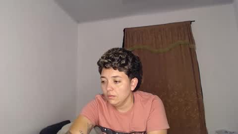 Snapshot of kammy_cami chatting on May 16, 11:53 am kammy y camila online show from May 16, 11:53 am