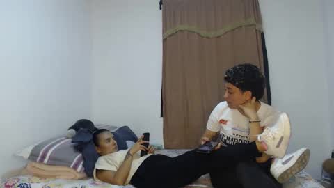 Snapshot of kammy_cami chatting on May 19, 11:11 pm kammy y camila online show from May 19, 11:11 pm