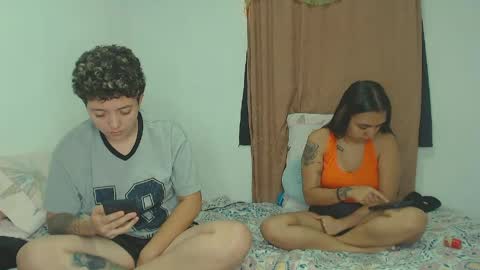 Snapshot of kammy_cami chatting on May 27, 2:03 pm kammy y camila online show from May 27, 2:03 pm