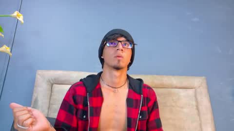 Snapshot of kane_del_toro chatting on December 3, 1:24 am kane_del_toro online show from December 3, 1:24 am