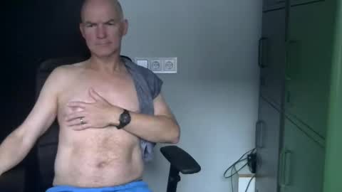 Robbie online show from October 16, 3:35 pm