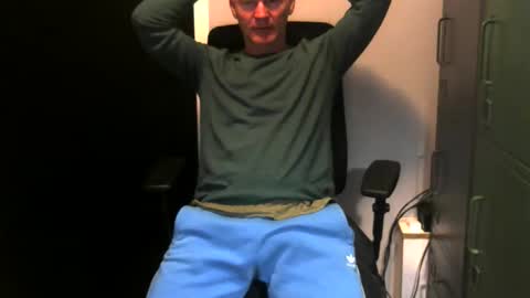 Robbie online show from April 8, 4:45 am