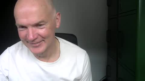 Robbie online show from April 9, 2:44 pm