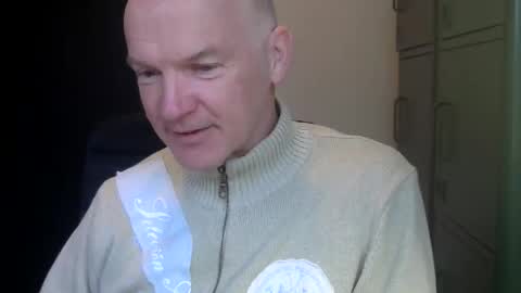 Robbie online show from April 14, 5:02 am