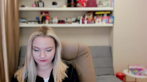 Snapshot of kara_smith_ chatting on April 24, 11:18 pm Kara. Off from 15th till 24th of December online show from April 24, 11:18 pm
